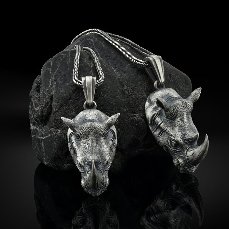 Collier pendentif tête de rhin - Wildman Hunting & Outdoor Reviews avis et prix