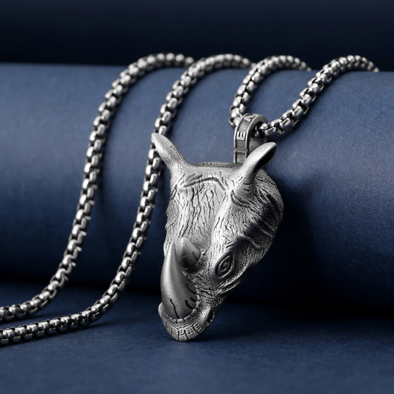 Collier pendentif tête de rhin - Wildman Hunting & Outdoor Reviews avis et prix