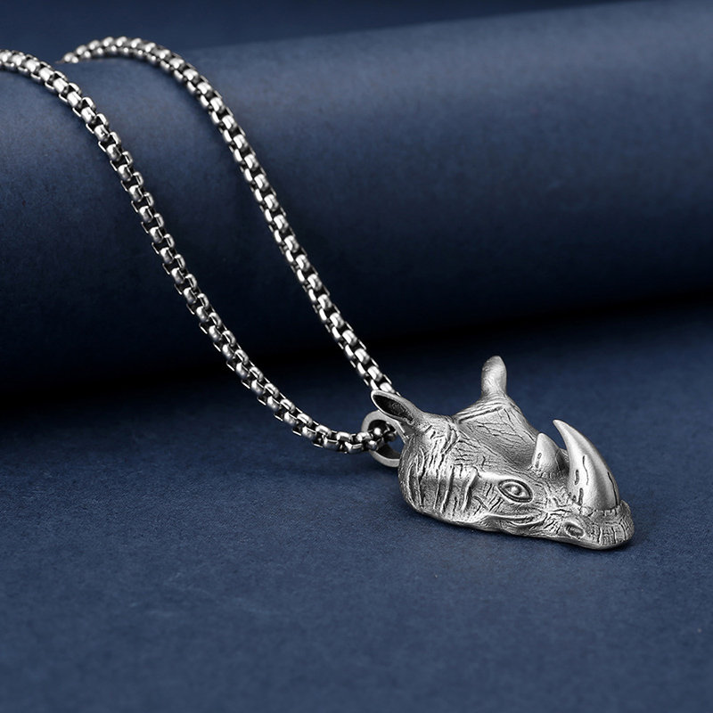 Collier pendentif tête de rhin - Wildman Hunting & Outdoor Reviews avis et prix